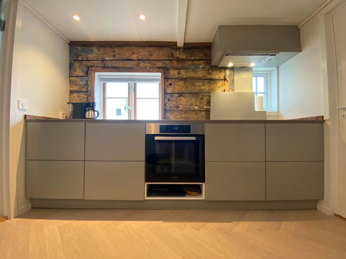 Entire Renovated Apartment From 1780 With Kitchen, Bath, Bedroom, And Living Room In Skuteviken Берген Екстериор снимка
