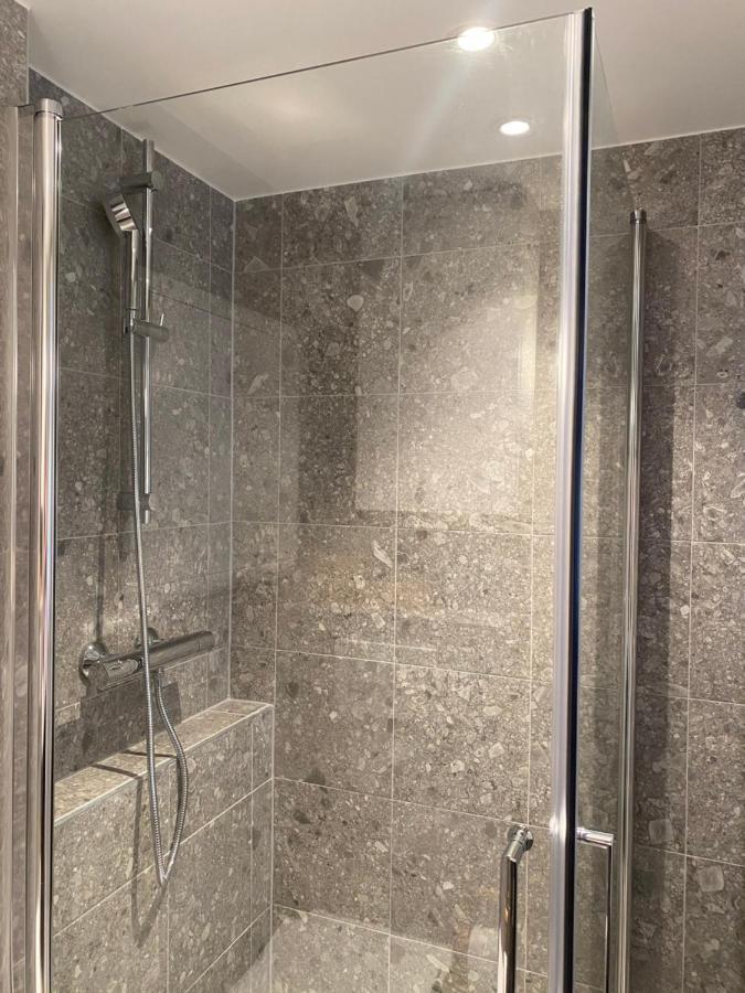 Entire Renovated Apartment From 1780 With Kitchen, Bath, Bedroom, And Living Room In Skuteviken Берген Екстериор снимка