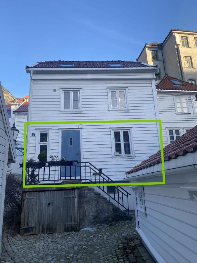 Entire Renovated Apartment From 1780 With Kitchen, Bath, Bedroom, And Living Room In Skuteviken Берген Екстериор снимка