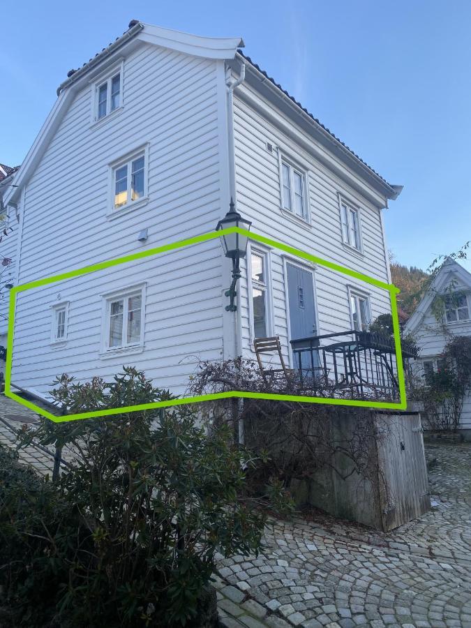 Entire Renovated Apartment From 1780 With Kitchen, Bath, Bedroom, And Living Room In Skuteviken Берген Екстериор снимка
