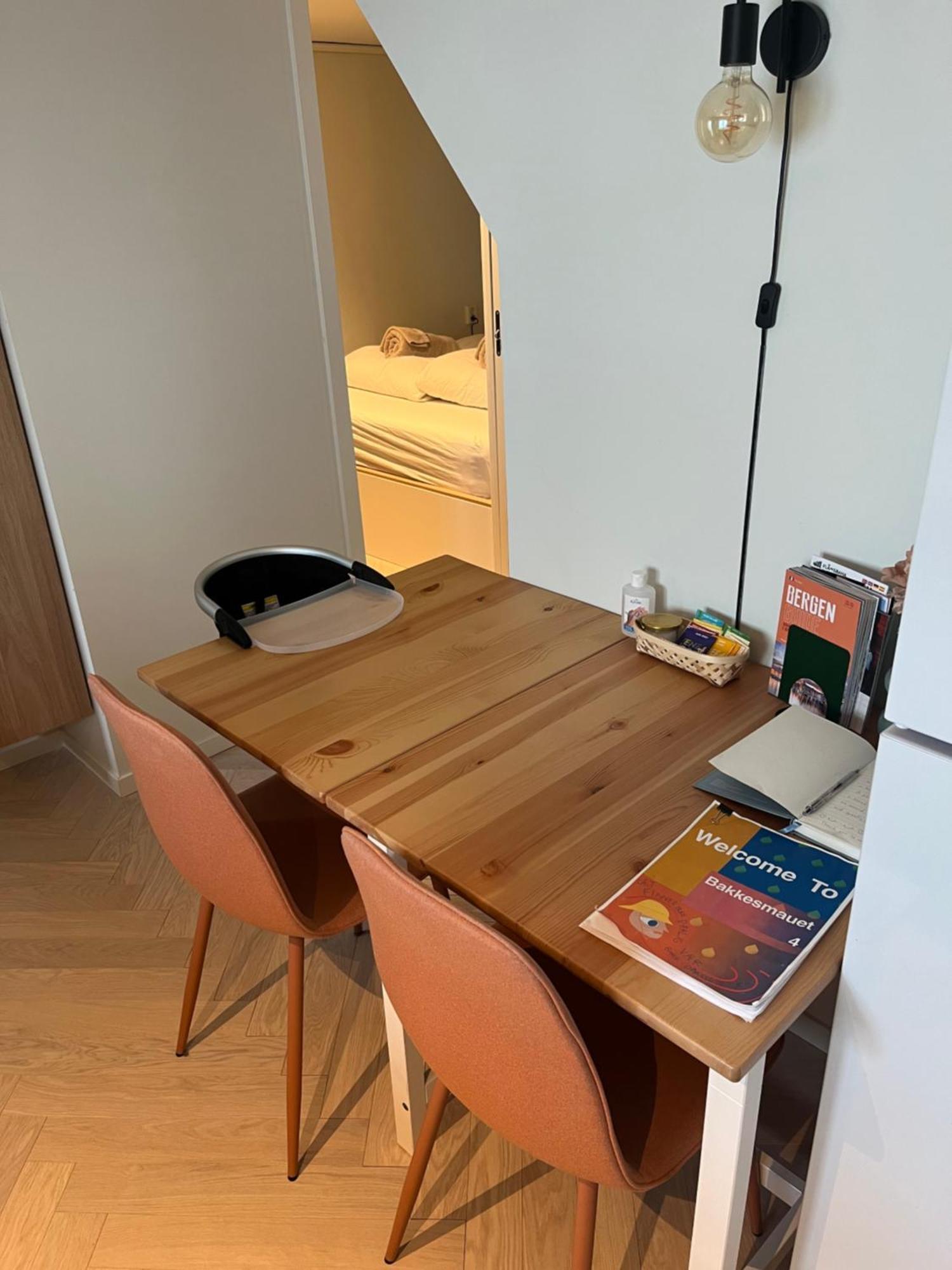 Entire Renovated Apartment From 1780 With Kitchen, Bath, Bedroom, And Living Room In Skuteviken Берген Екстериор снимка
