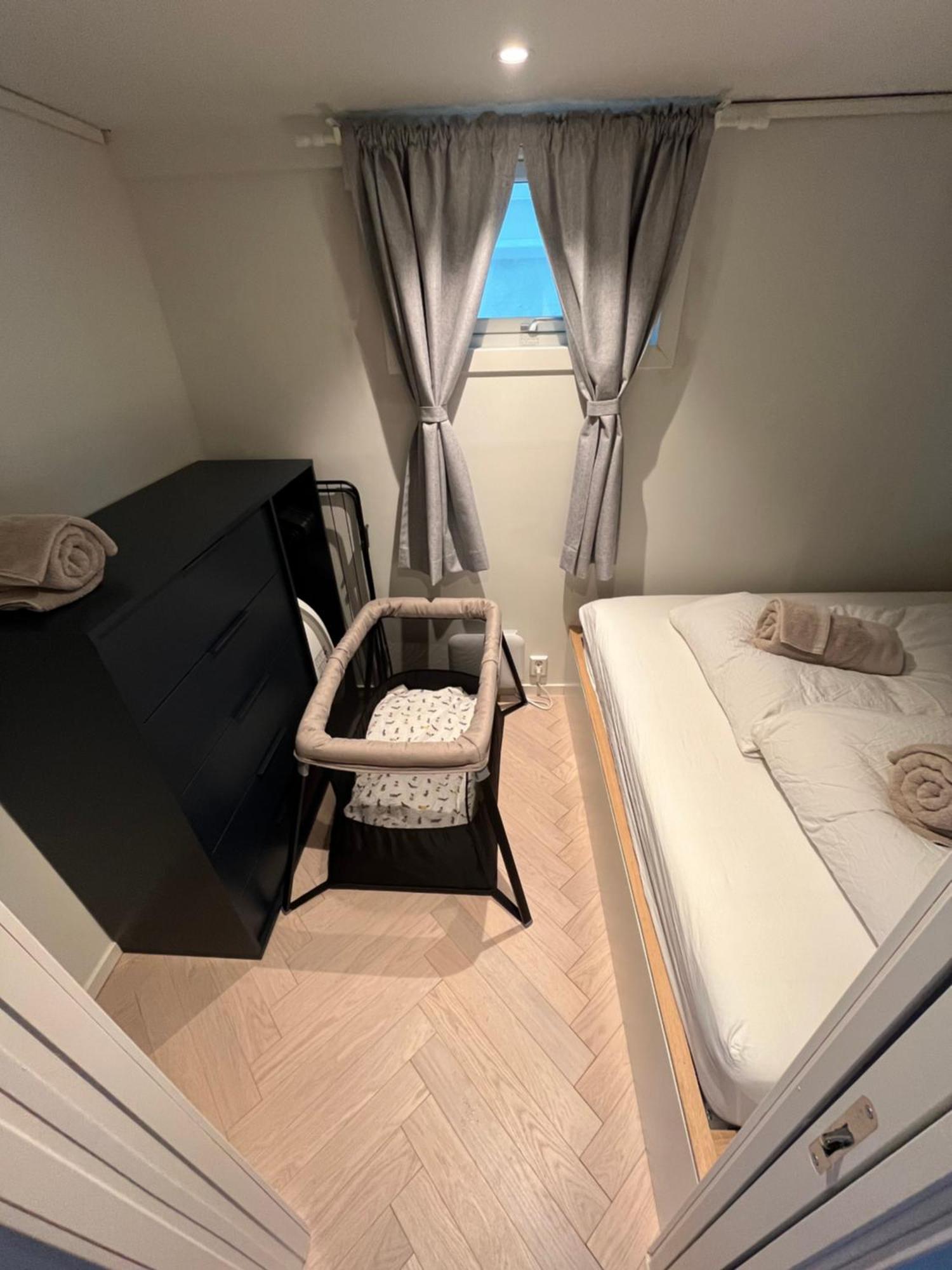 Entire Renovated Apartment From 1780 With Kitchen, Bath, Bedroom, And Living Room In Skuteviken Берген Екстериор снимка